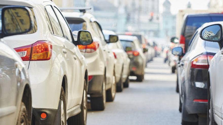 Los coches son los principales focos de contaminación en las ciudades