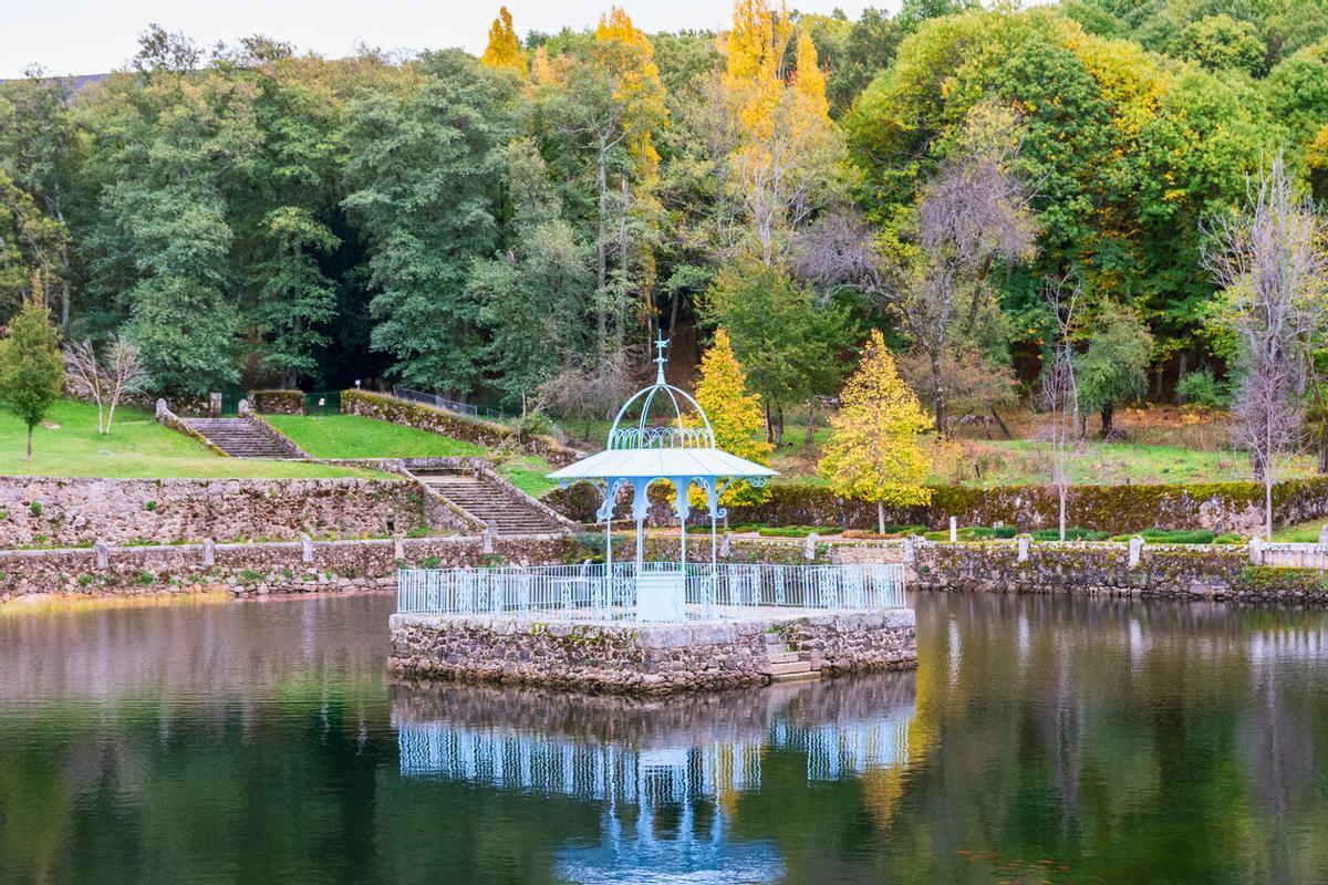 Un pequeño lago en la localidad de Béjar