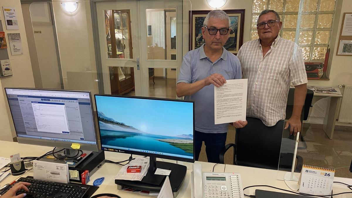 Jordi Carreras i Josep Borràs presentant la moció de censura.