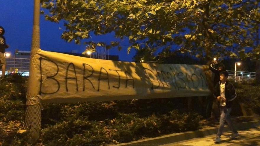 Una de las pancartas contra Baraja tras el Sporting Reus.