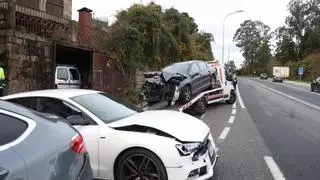 Un conductor colisiona contra varios coches aparcados en la PO-531 en Pontevedra