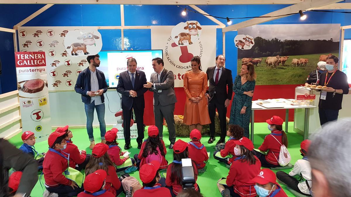 Un momento de la promoción de Ternera Gallega ante escolares madrileños, ayer.