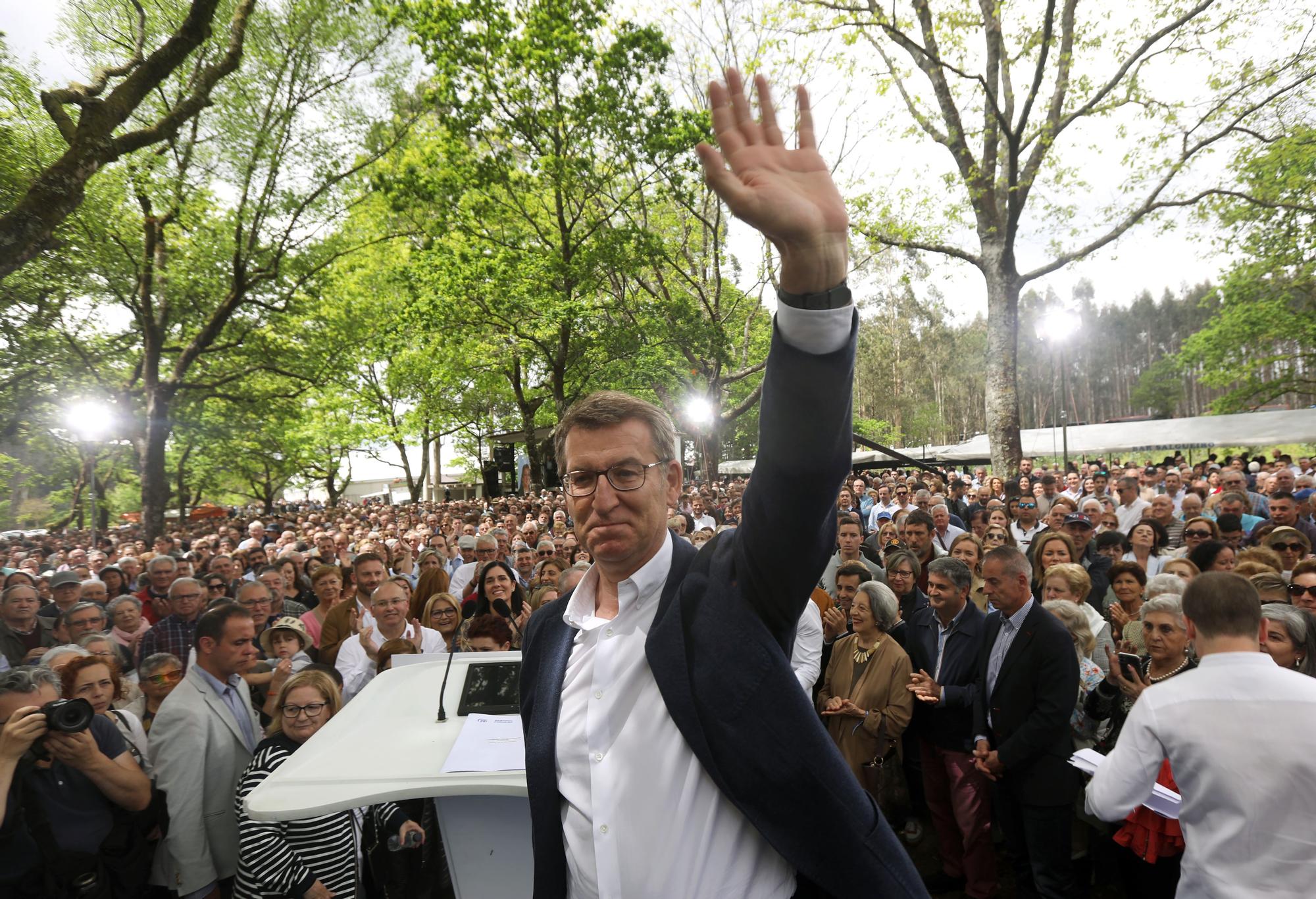 Feijóo se da un baño de masas a su regreso a Galicia