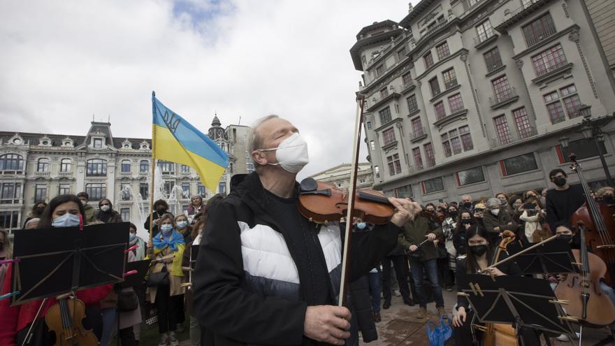 En vídeo: así fue el concierto por Ucrania celebrado en pleno centro de Oviedo