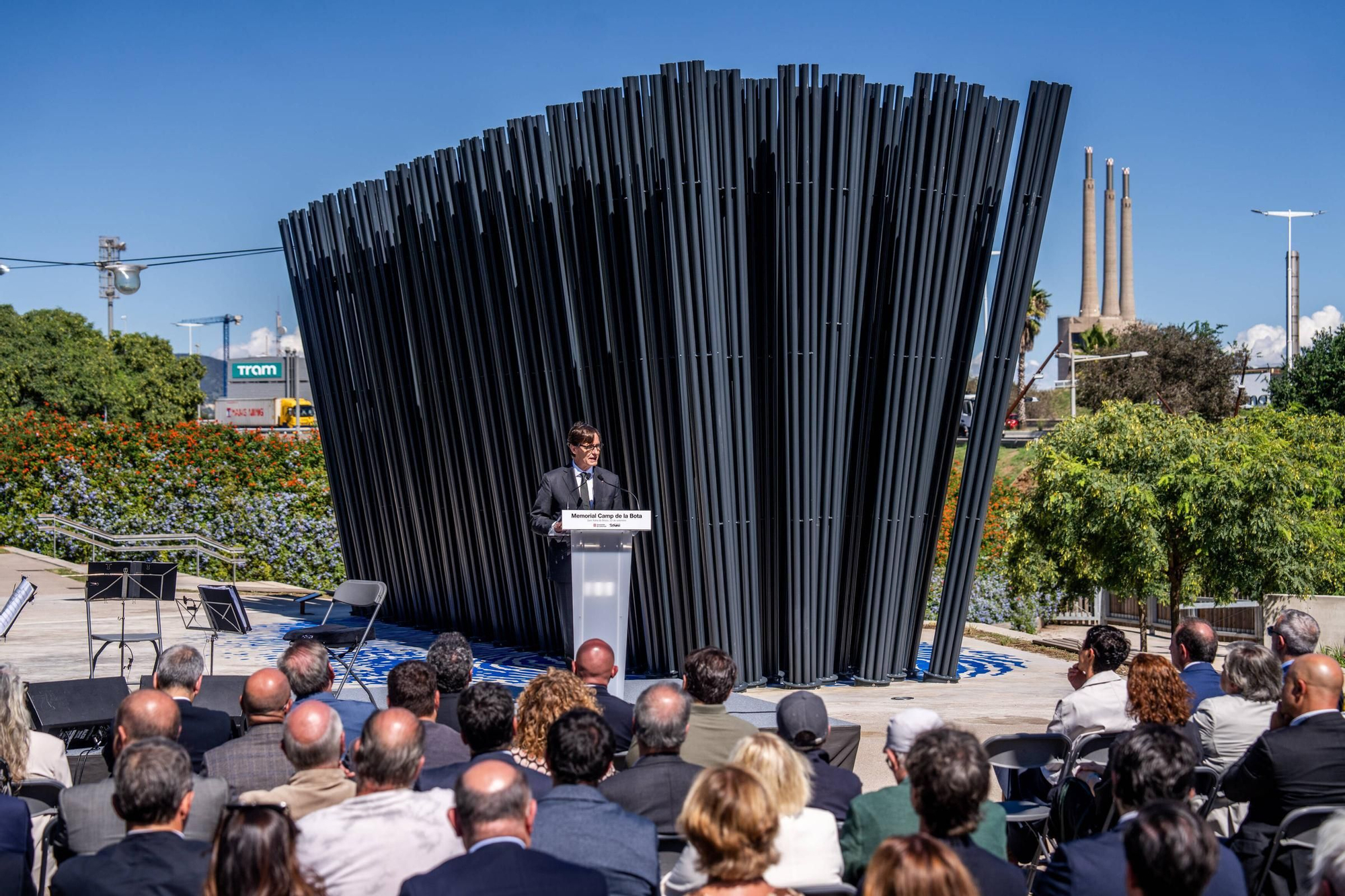 Illa avisa contra la extrema derecha y recuerda a Gaza y Ucrania al inaugurar el memorial del Camp de la Bota