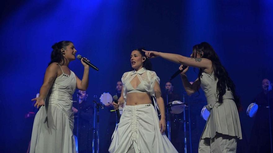 A segunda conquista das Tanxugueiras no Coliseum da Coruña deixa unha noite de encontro das músicas de raíz