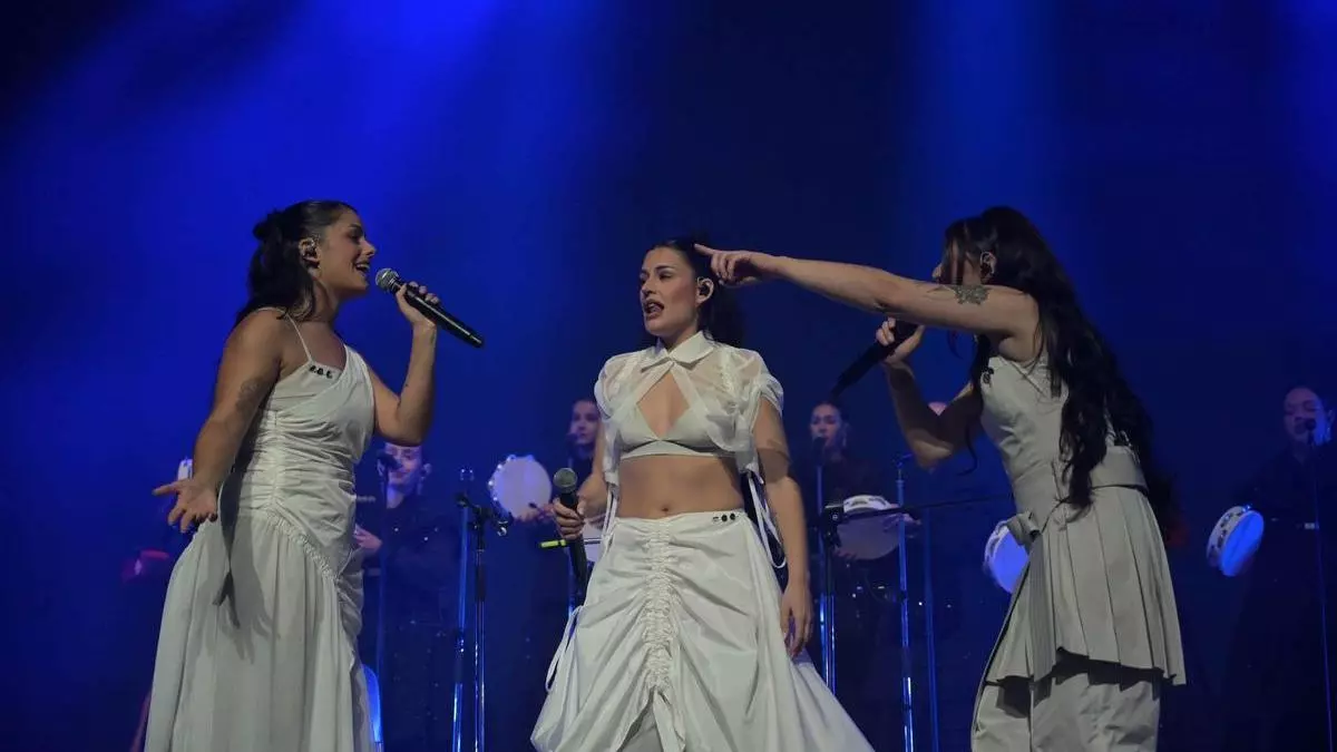 A segunda conquista das Tanxugueiras no Coliseum da Coruña deixa unha noite de encontro das músicas de raíz