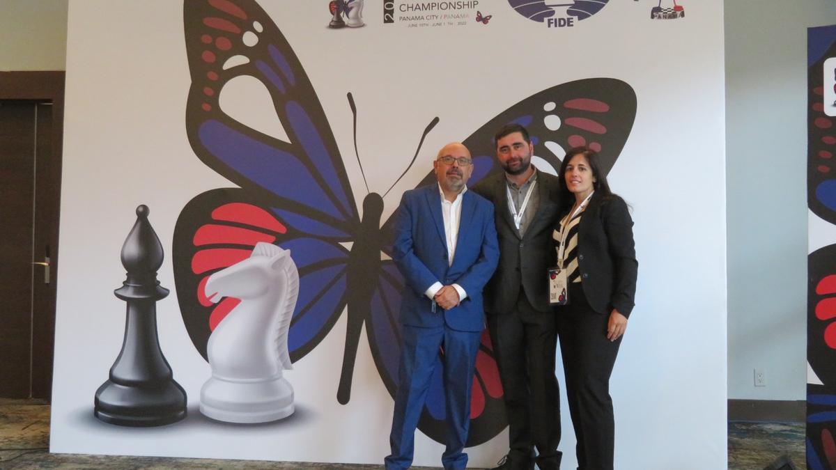 Pep Suárez, Francisco Otero e Irene Oubiña, profesores de ajedrez y fundadores de ‘ChessForEdu’.