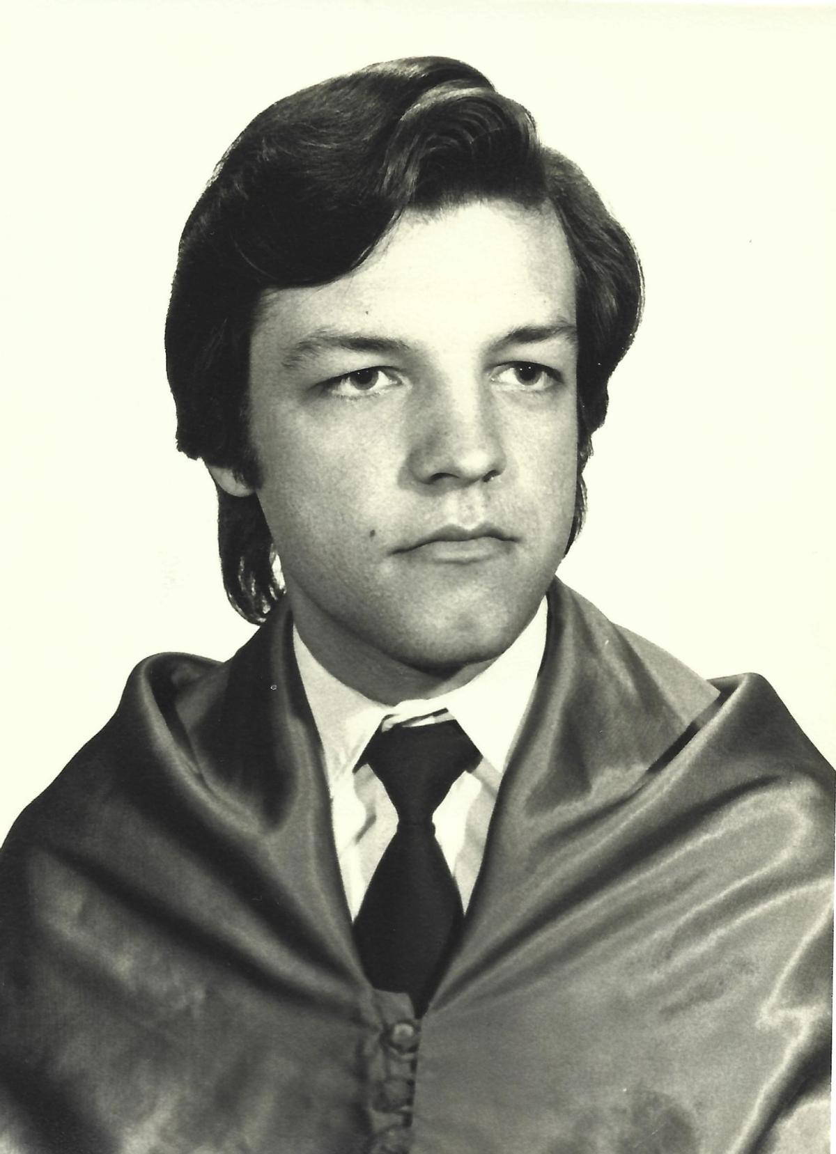 Luis Miguel Pino, fotografía de la orla de Licenciatura en 1976.