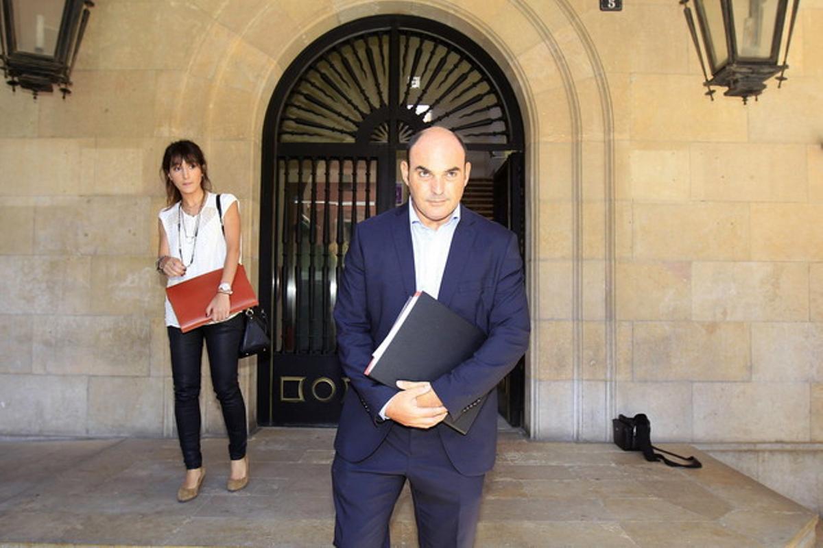 L’alcalde d’Alcanyís, Juan Carlos Gracia Suso, després de comparèixer aquest dimecres en un judici ràpid. L’alcalde d’Alcanyís, Juan Carlos Gracia Suso, després de comparèixer aquest dimecres en un judici ràpid.