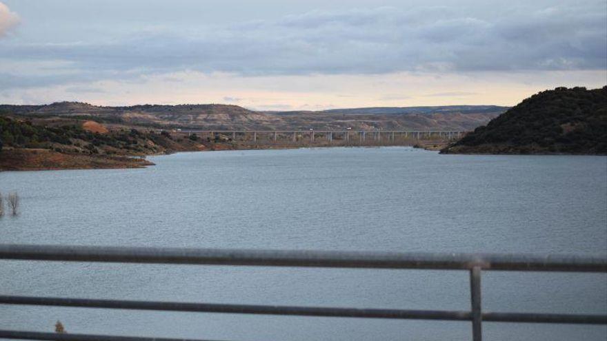 Los embalses de la cuenca del Ebro, al 55 % tras perder un 3,3 % de su volumen