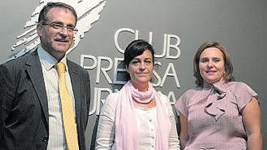 De izquierda a derecha, Juan Faustino González, Pilar Cano y Paz Álvarez.
