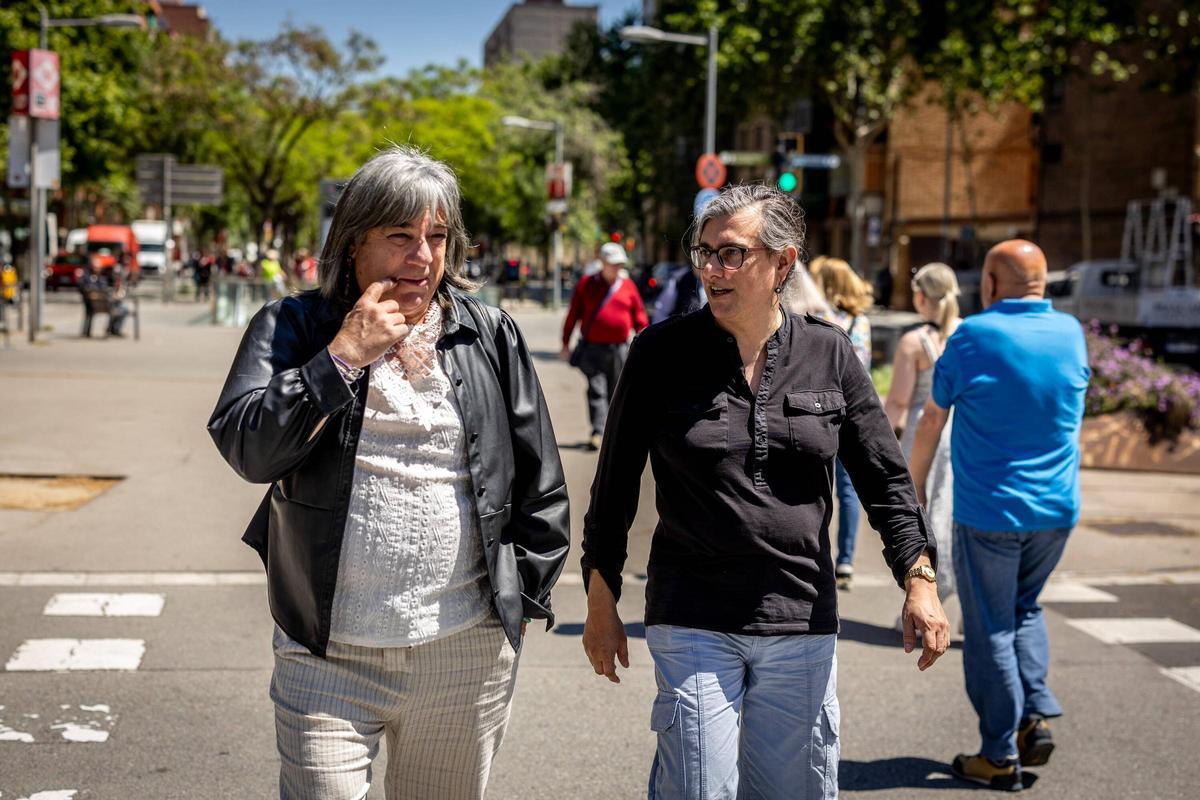 Adele y Victoria por la calle.