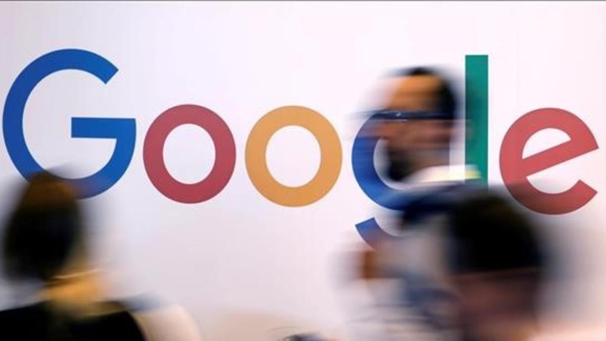 El logo de Google, en una reciente feria de start ups en París.