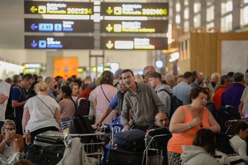 Aeropuerto de Gran Canaria. Aeropuerto cerrado por calima y viento  | 23/02/2020 | Fotógrafo: José Carlos Guerra