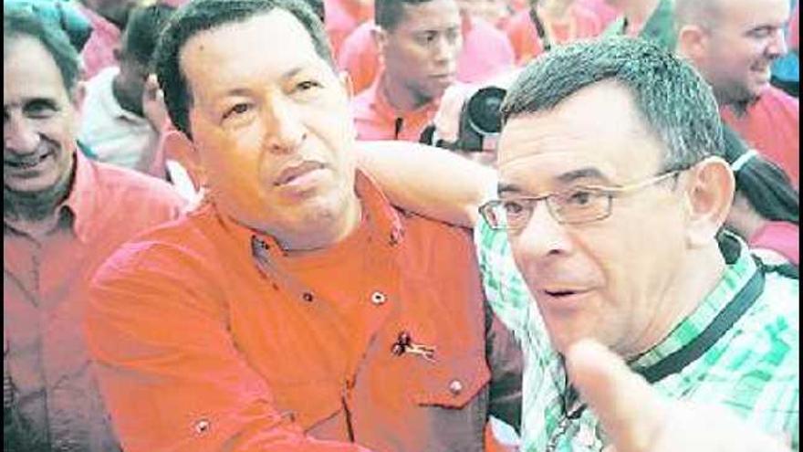 Hugo Chávez y Roberto Sánchez Ramos, en Caracas.