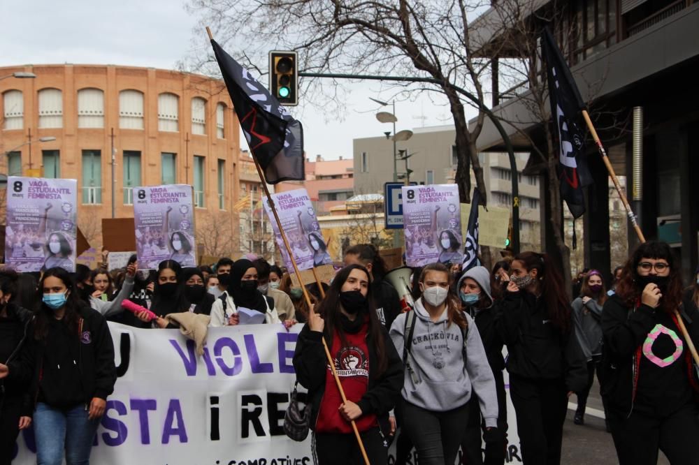 Manifestació d'estudiants a Girona per commemorar el 8-M