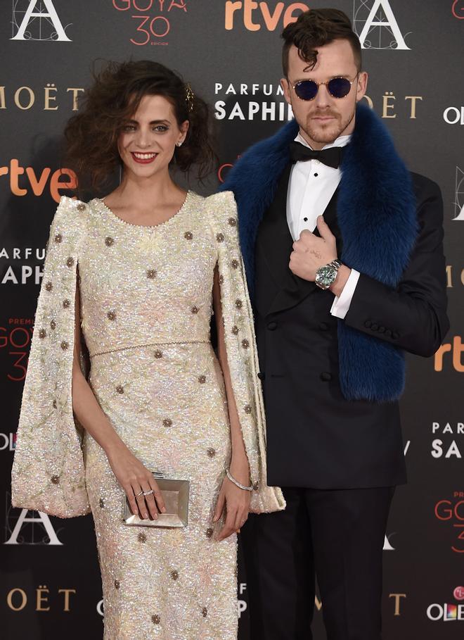 Macarena Gómez con vestido de Teresa Helbig y su marido Aldo Comas en los Premios Goya 2016
