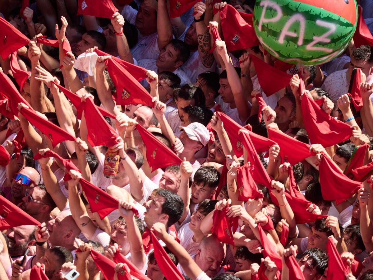 Pamplona se tiñe de rojo para el Chupinazo de las fiestas de San Fermín 2026.