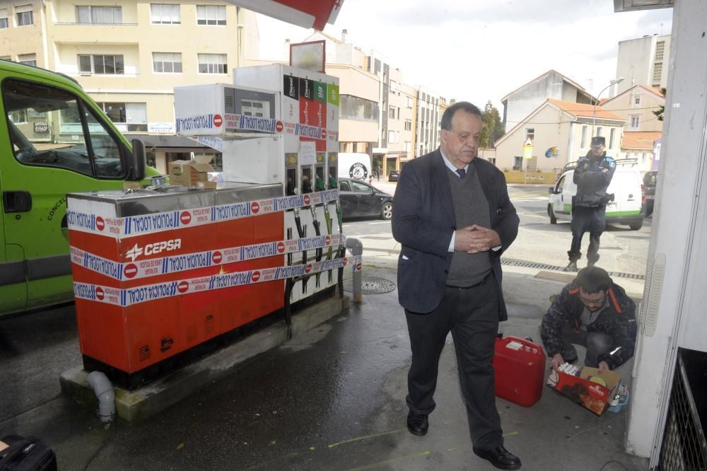 Oleiros desaloja la gasolinera de Santa Cruz