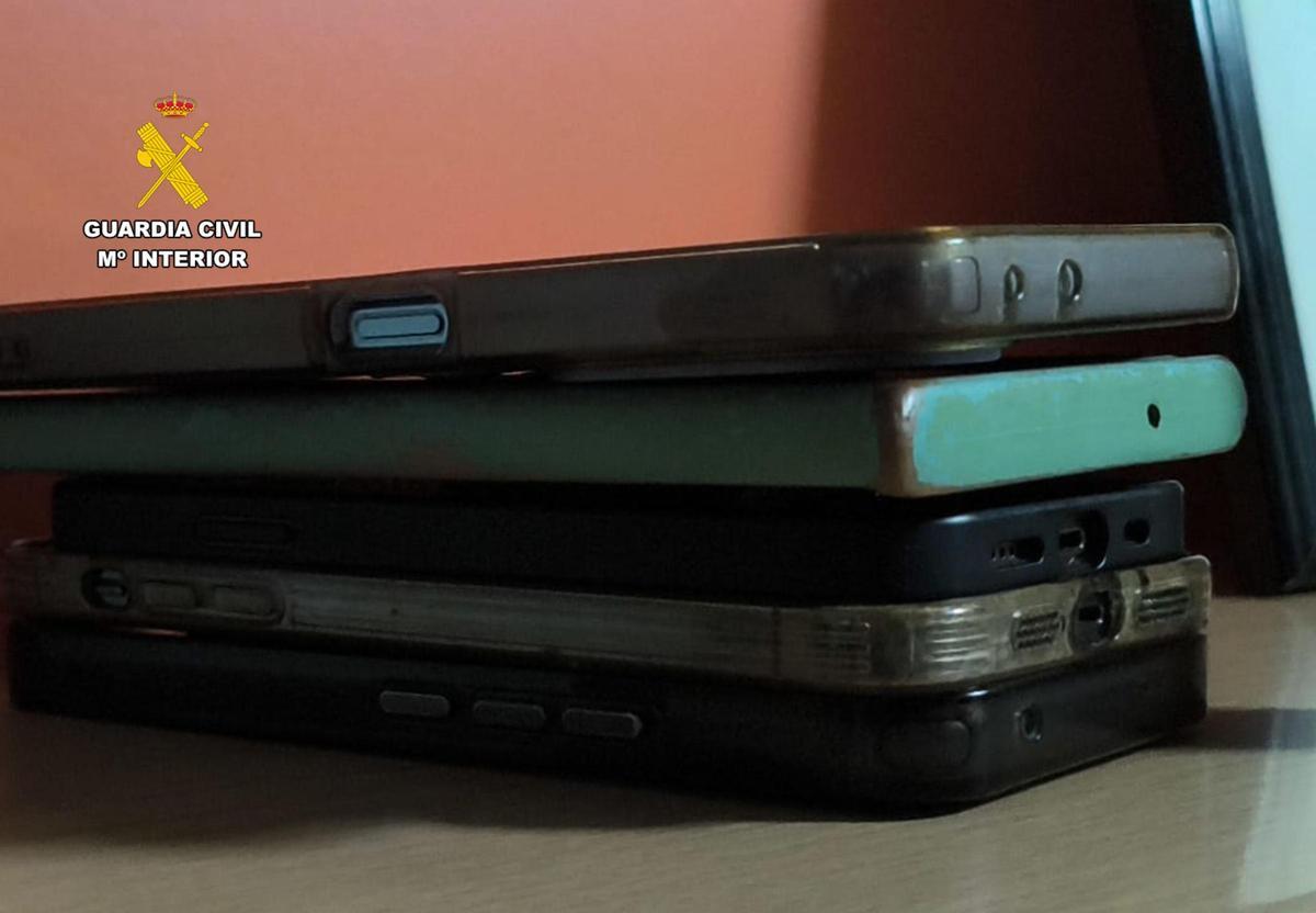 Móviles sustraídos que han sido hallados en la operación.