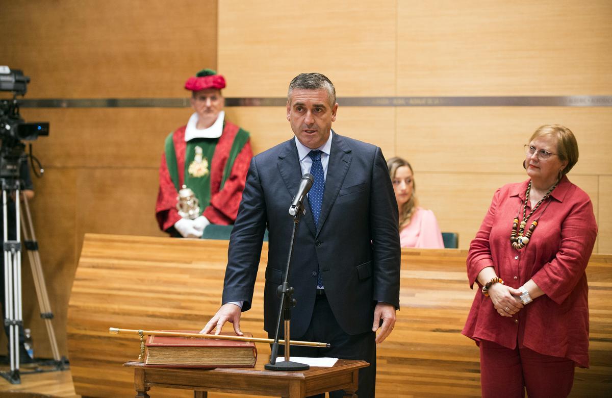 Carlos Gil, alcalde de Benavites, en su etapa como diputado provincial.