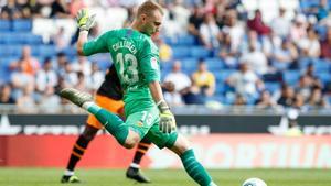 Cillessen durante un partido del Valencia CF