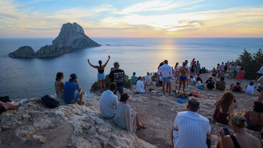 Los vecinos advierten: &quot;El caos en la carretera de Cala d&#039;Hort será peor que nunca&quot;