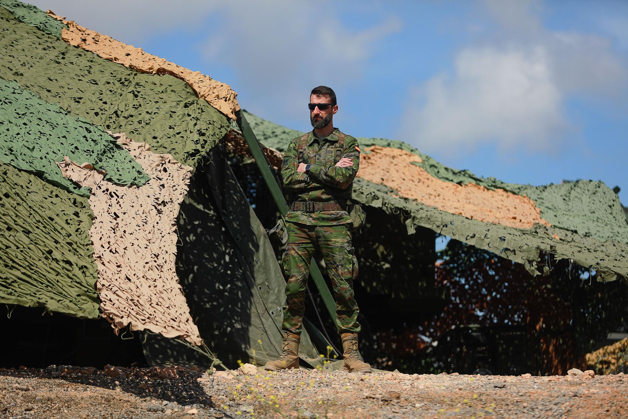 Mira aquí todas las fotos de la visita del Rey Felipe VI a las maniobras militares de Ibiza