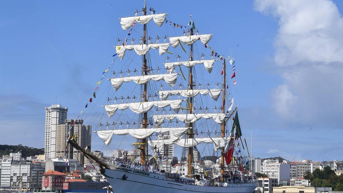 El buque escuela mexicano Cuauhtémoc en la Tall Ships Races de A Coruña.