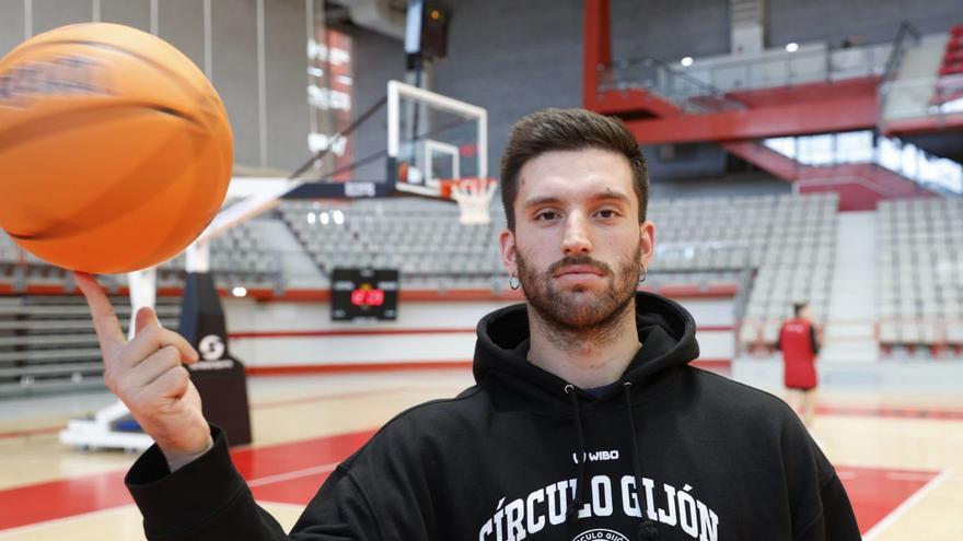 Samu Barros, ayer en el Palacio de los Deportes de La Guía.