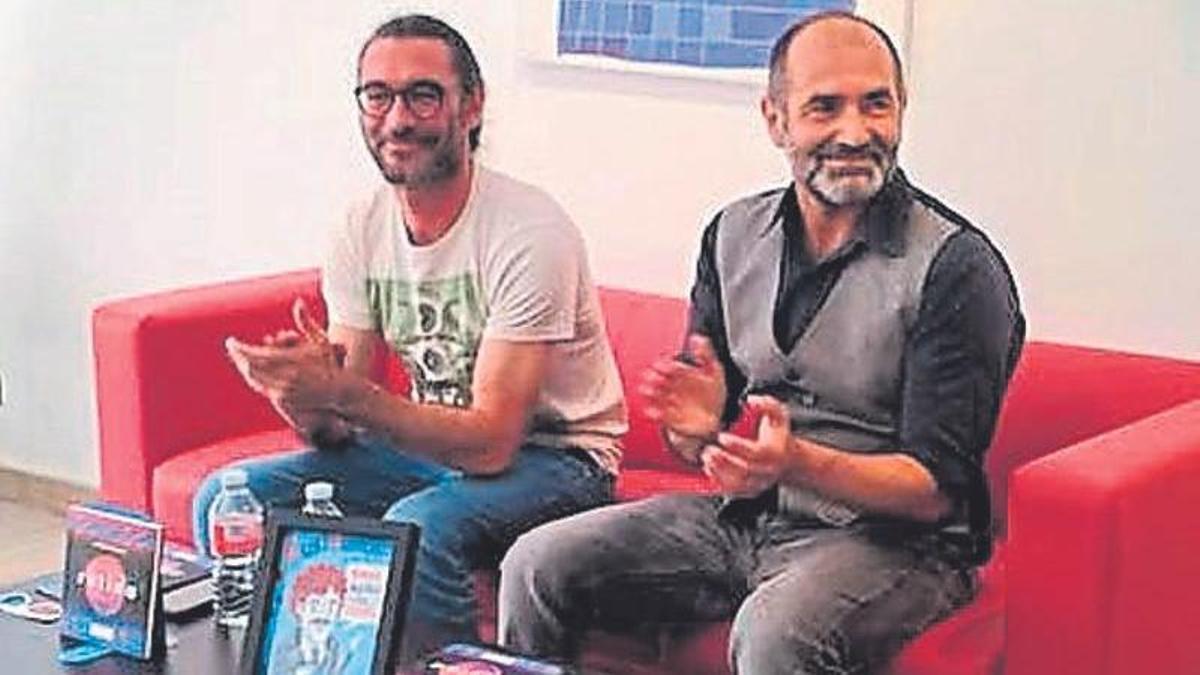 Aníbal González Rodríguez y Daniel García Granda, en la presentación del libro en Oviedo.