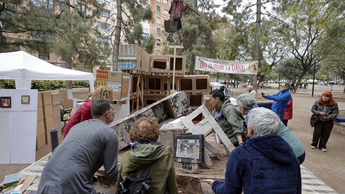 Plantá de la falla para "No olvidar la dana" en Ruzafa.