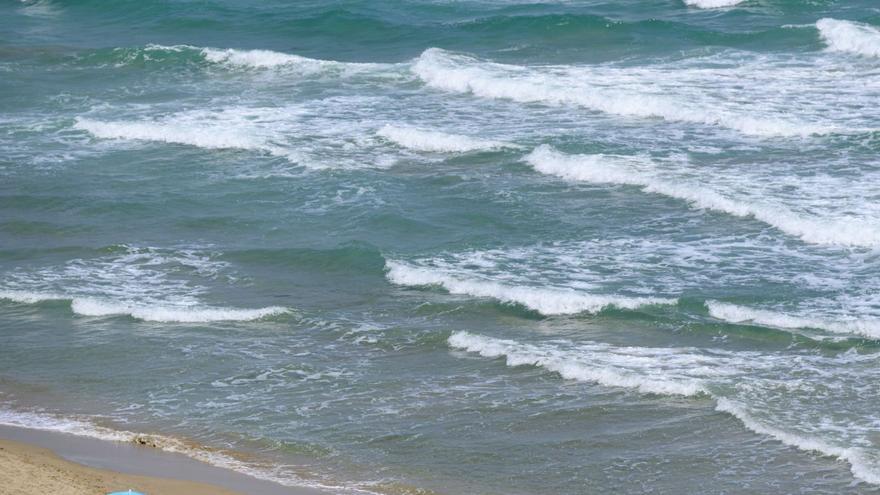 Encuentran el cadáver de un buzo en la orilla de una playa de La Manga