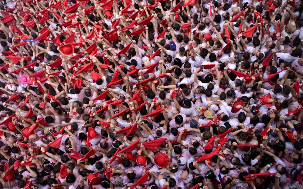 Un chupinazo inclusiu dóna inici als «Sanfermines