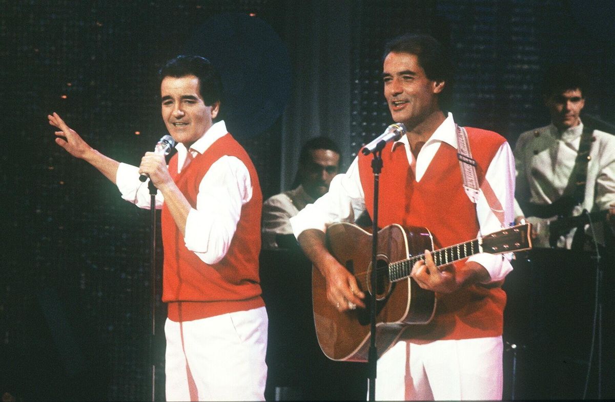 Imagen de archivo del Dúo Dinámico durante una actuación.