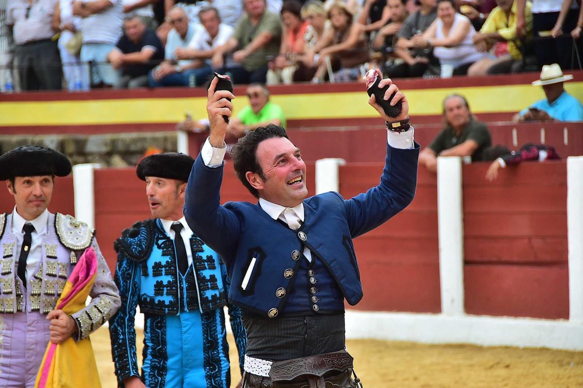 Fotogalería | Las imágenes de la corrida de rejones de la feria de Plasencia Fotogalería | Las imágenes de la corrida de rejones de la feria de Plasencia