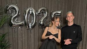 Dani Olmo, el jugador del Barça, celebra la entrada del nuevo año.