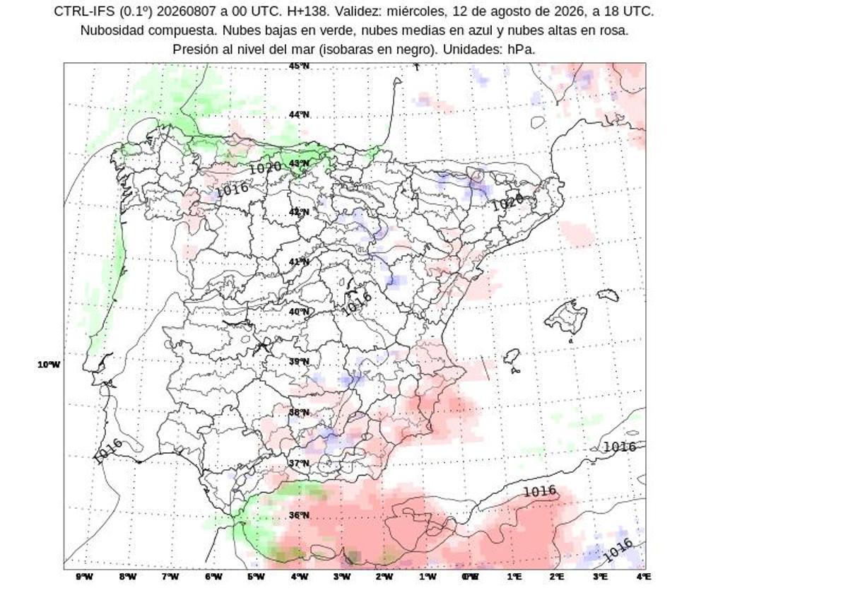 Mapa de probabilidad de nubes en España a las 18.00 horas del 12 de agosto. Las nubes bajas se indican en rosa, las altas en verde.