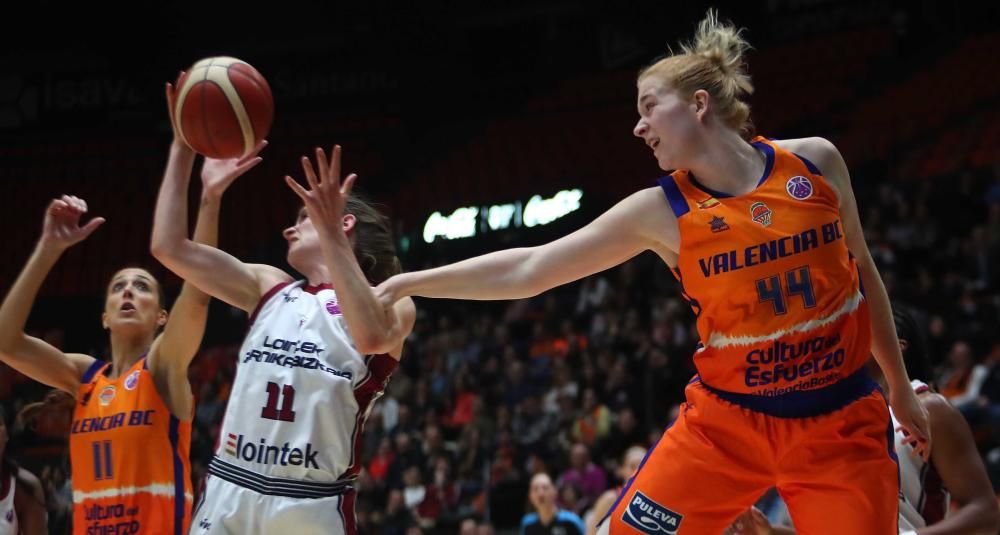 Partido entre el Valencia Basket y el Lointek Gernika