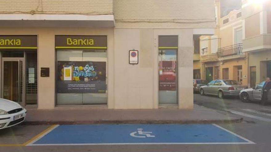 Lugar en el que estaba estacionado el vehículo del intendente.