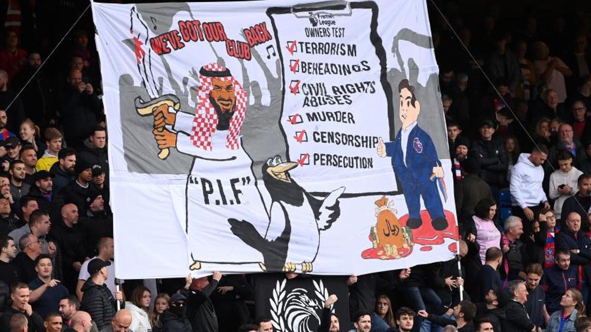 Investigan al Palace por una pancarta contra el fondo saudí del Newcastle