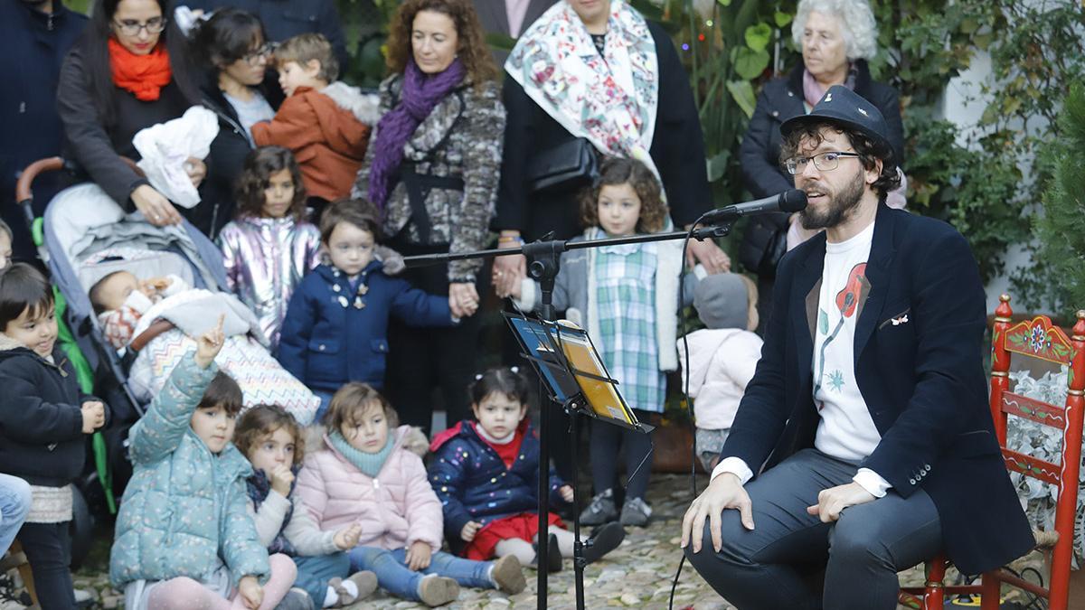 Cuentos en los Patios por Navidad para los niños.