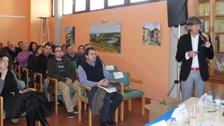 Ignacio Arias, letrado de la Junta General, durante su charla.