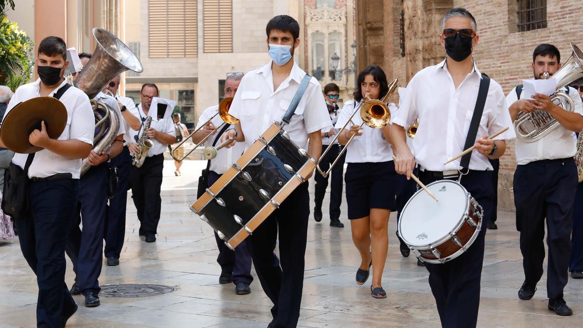 Búscate en el segundo día de Ofrenda por las calles del Mar y Avellanas (entre las 11.00 y 12.00 horas)