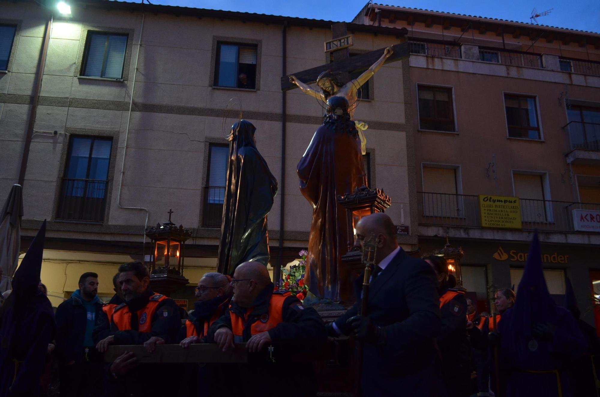 GALERÍA | Procesión del Santo Entierro de Benavente, en imágenes