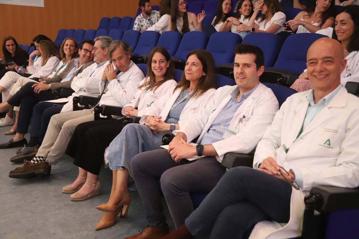 Autoridades del hospital, durante el acto.