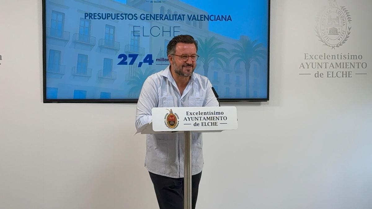 El alcalde, Pablo Ruz, este jueves, en el Ayuntamiento, presentando los presupuestos.