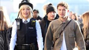 Rita Ora y Raff Law, en el rodaje de ’Oliver Twist’.