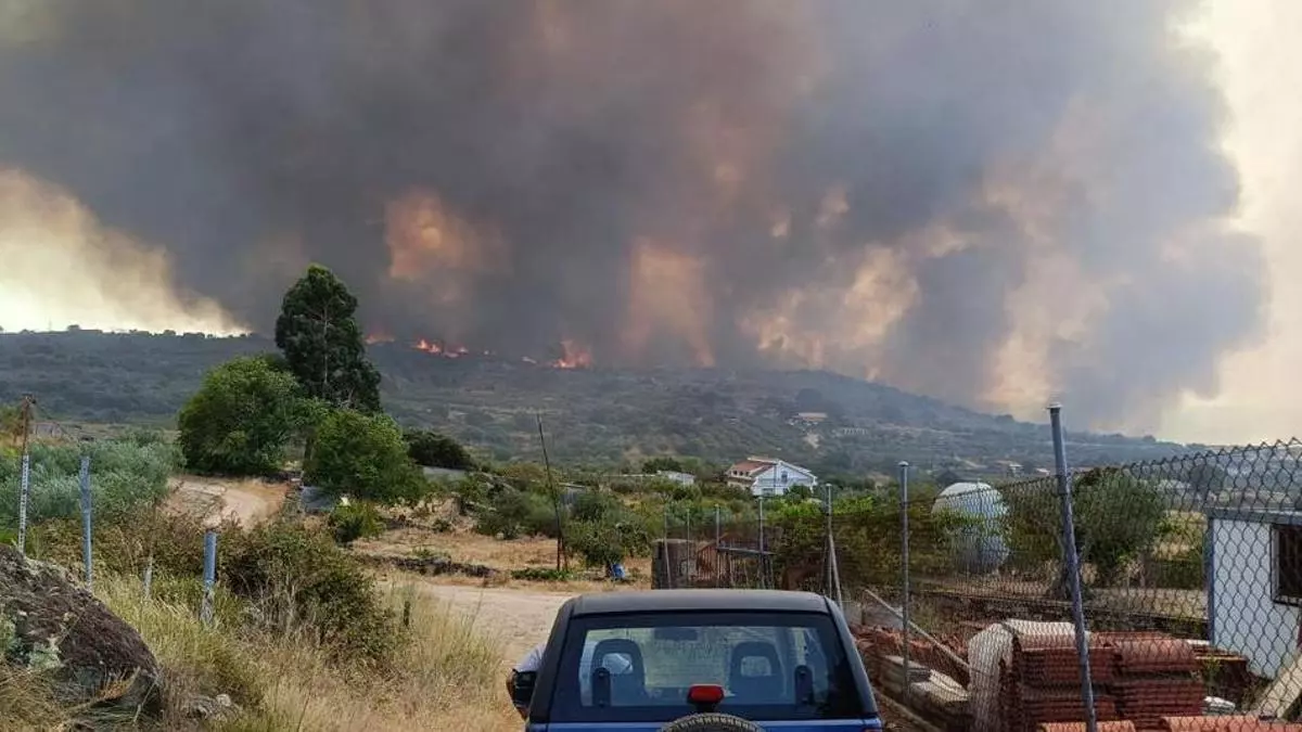 José Manuel Pilo, alcalde de Fermoselle (Zamora): "Estamos reviviendo el incendio terrible de 2017"